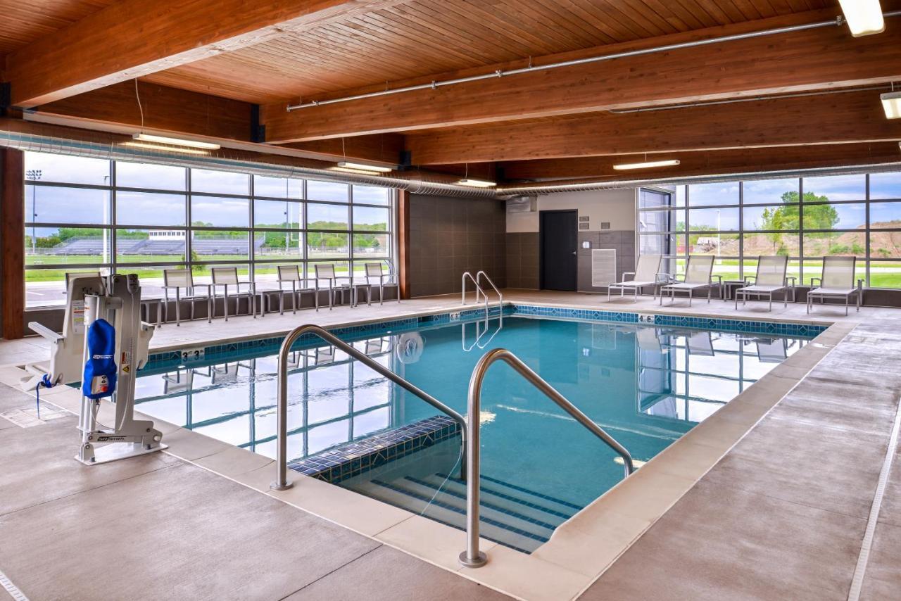 Country Inn & Suites By Radisson, Ft Atkinson, Wi Fort Atkinson Dış mekan fotoğraf